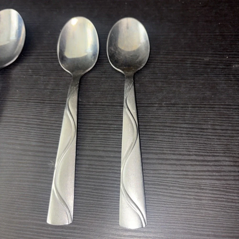 Lot of 4 Cambridge Silver Boa Frost Stainless Flatware Spoons